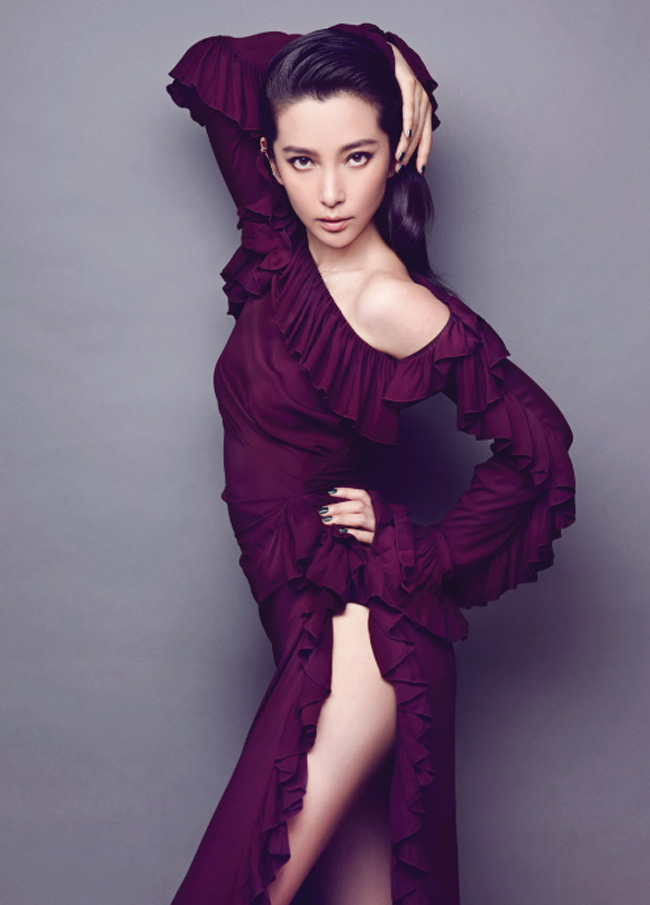  Nữ diễn viên Hoa ngữ sexy với váy xẻ cao táo bạo